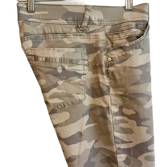 🌴 Democracy Stretch Camo Denim Jeans, Size 10 - Picture 6 of 10
